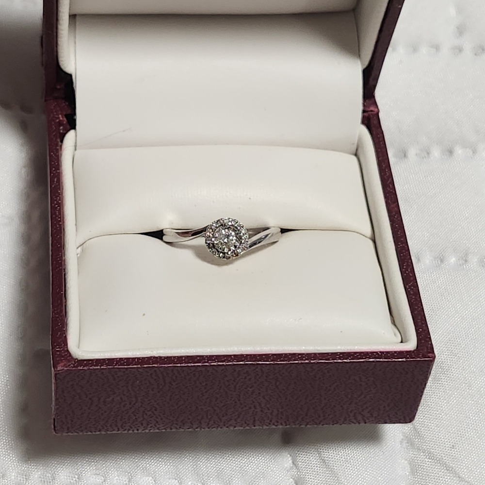 REAL gold and silver diamond ring Size 6